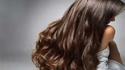مشروبات طبيعية تمنحك شعرًا صحيًا وطويلًا وكثيفًا.. تعرفي عليها