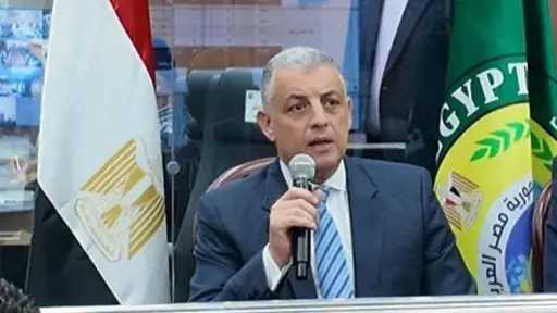 محافظ الإسماعيلية يتابع فتح المقرات الانتخابية في اليوم الأول من انتخابات الإعادة مجلس النواب 2025