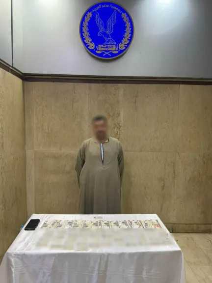 ضبط شخص بحوزته بطاقات شخصية وأموال للتأثير على الناخبين بدائرة حلوان