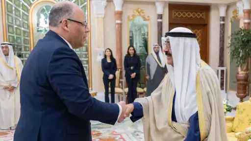 السفير المصرى يقدم أوراق اعتماده لأمير الكويت