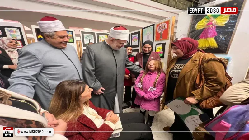 وكيل الأزهر والمفتي ورئيسة القومي لذوي الإعاقة يفتتحون معرضًا للأعمال الفنيَّة لذوي الإعاقة