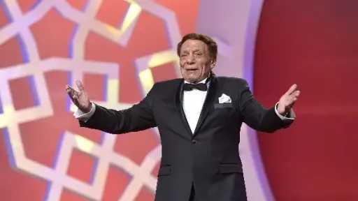 غياب عادل إمام عن عزاء شقيقته