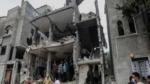 الصليب الأحمر: سكان غزة عالقون في مبانٍ خطرة... الصليب الأحمر: سكان غزة عالقون في مبانٍ خطرة ولا بدائل آمنة