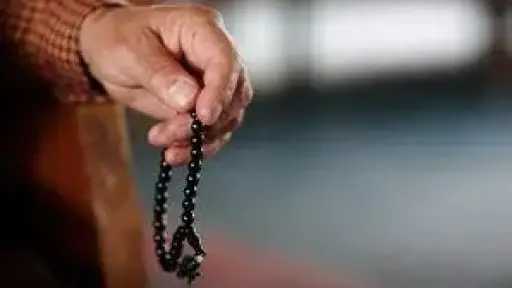 حكم الصلاة أمام موقد النار والمدفأة بسبب برودة... حكم الصلاة أمام موقد النار والمدفأة بسبب برودة الجو.. الأزهر يرد