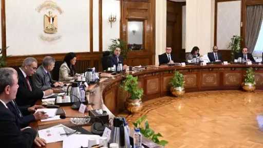 رئيس الوزراء: التفاوض مع شركات عالمية لتحلية مياه... رئيس الوزراء: التفاوض مع شركات عالمية لتحلية مياه البحر وإنشاء مصنع بمصر