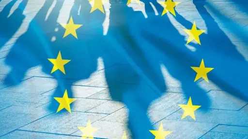 الاتحاد الأوروبي يوافق على وضع قائمة لـ الدول... الاتحاد الأوروبي يوافق على وضع قائمة لـ الدول الآمنة لتسريع ترحيل اللاجئين