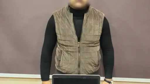 الداخلية تضبط شخص يوجه الناخبين في قطور الداخلية تضبط شخص يوجه الناخبين في قطور