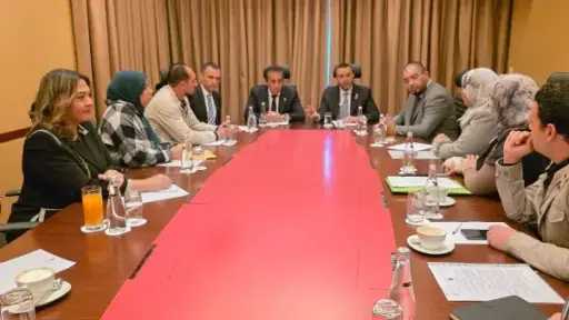 وزير الصحة يعد بتلبية مطالب الأطباء وأطقم التمريض المصريين في ليبيا