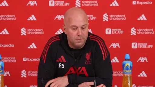 سلوت يوضح موقفه من مشاركة محمد صلاح في أمم إفريقيا