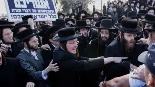الحريديم يصعدون احتجاجاتهم ضد محاولات تجنيدهم في إسرائيل