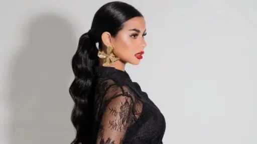 منة عرفة تتألق بالإطلالة السوداء وتحصل على الإقامة الذهبية بالإمارات