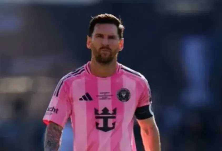 ميسي يشعل سباق رئاسة برشلونة بين لابورتا وفونت قبل انتخابات مارس