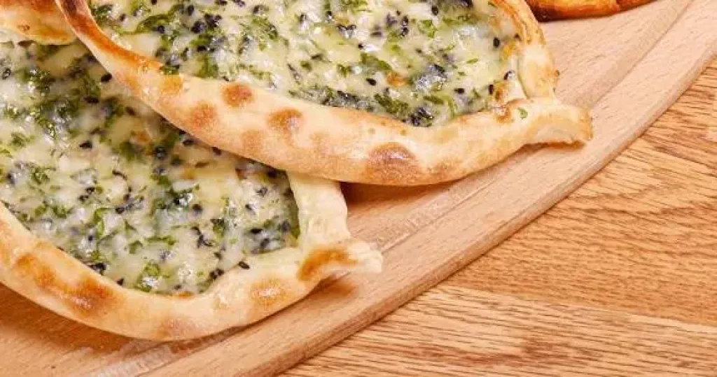 فطائر بالجبنة والزعتر