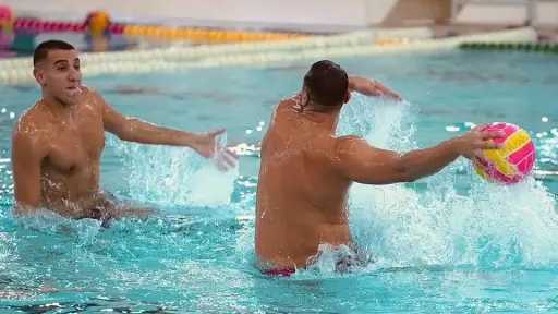 «رجال كرة الماء» بالأهلي يتدرب في الكويت على فترتين