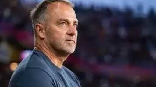 فليك يحسمها قبل موقعة فياريال.. غياب مؤثر في... فليك يحسمها قبل موقعة فياريال.. غياب مؤثر في برشلونة وغضب من اختيارات الفيفا