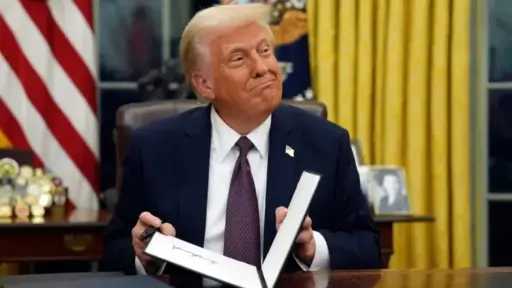 ماذا جاء في وثائق إبستين عن ترامب؟