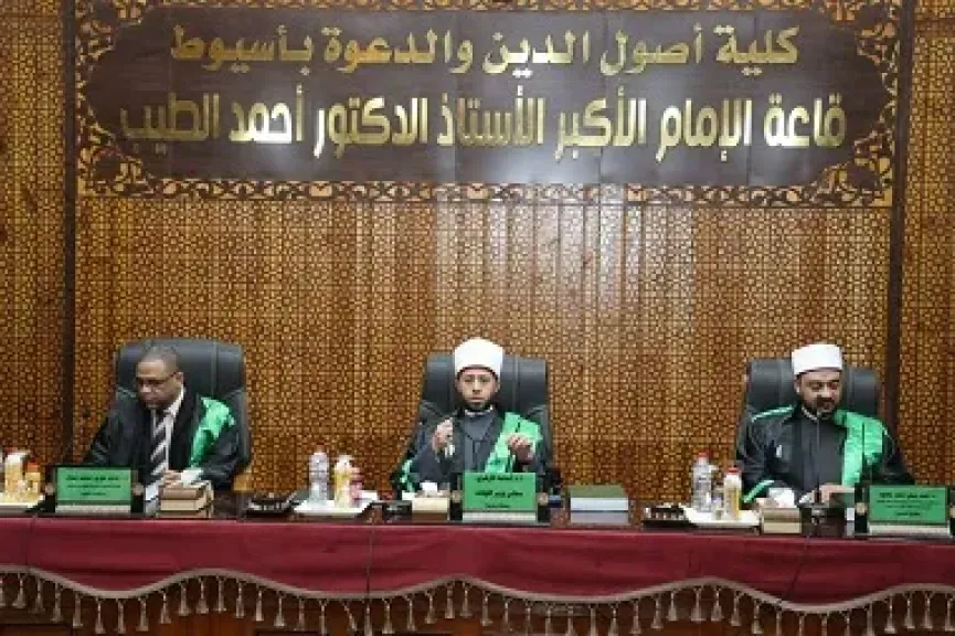 وزير الأوقاف مناقشا لرسالة ماجستير في جامعة الأزهر بأسيوط