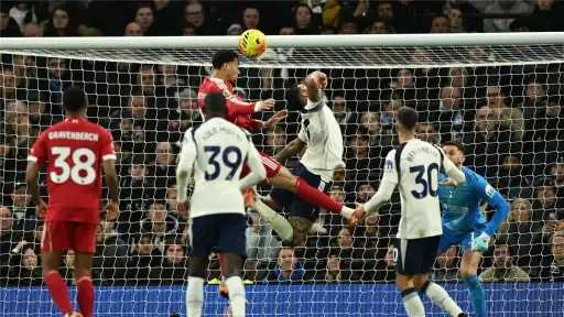 ليفربول يهزم توتنهام في عقر داره رغم غياب محمد صلاح