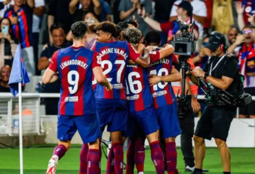 تشكيل برشلونة أمام فياريال في الدوري الإسباني.. من يقود الهجوم؟