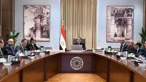 رئيس الوزراء: اهتمام كبير بتطوير شركات الغزل والنسيج بالتعاون مع القطاع الخاص