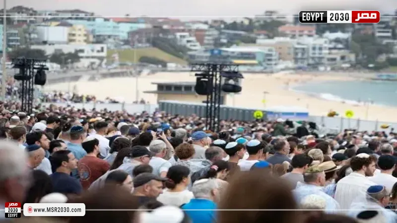 احتشاد الآلاف 