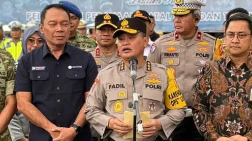 الشرطة الإندونيسية تجري عمليات تفتيش أمنية في أنحاء جاكرتا قبيل عيد الميلاد