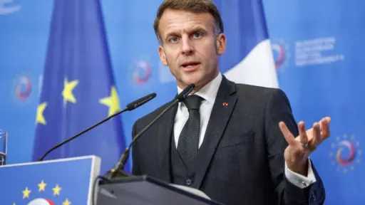 فرنسا تعلن بناء حاملة طائرات جديدة تفوق شارل ديجول في الحجم والتكنولوجيا