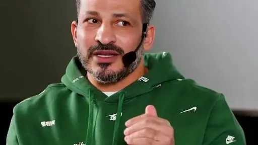 «اعتزلت وأنا بديل».. سيد معوض يفتح النار على كواليس رحيله عن الأهلي