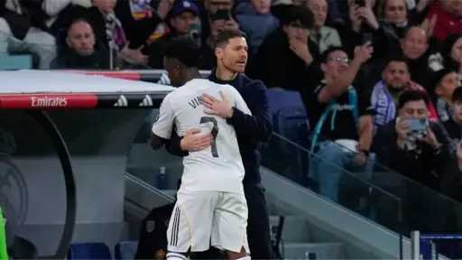 تقارير: ريال مدريد سمحت لفينيسيوس بتجاوز المدرب وتركته وحيدًا