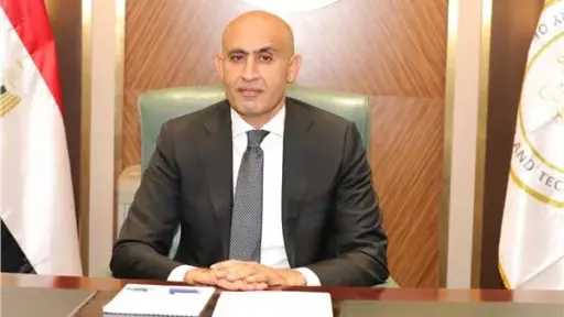 وزير التعليم يشيد بتنفيذ قراراته في الميدان.. ويؤكد: المدارس الحكومية ”مميزة بالتابلت”