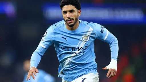 تقارير تكشف سبب استمرار عمر مرموش مع مانشستر سيتي وفرص انضمامه لبرشلونة