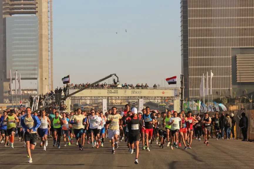 وفد الإمارات يصل القاهرة استعدادًا للنسخة العاشرة من سباق زايد الخيري