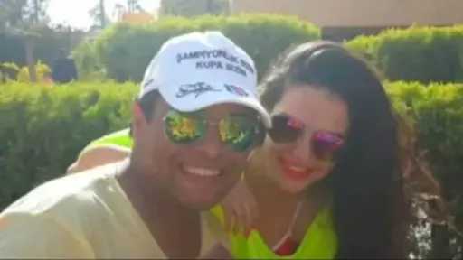 دنيا عبد العزيز تنعى خبير التجميل محمد عبد الحميد بكلمات مؤثرة عبر إنستجرام