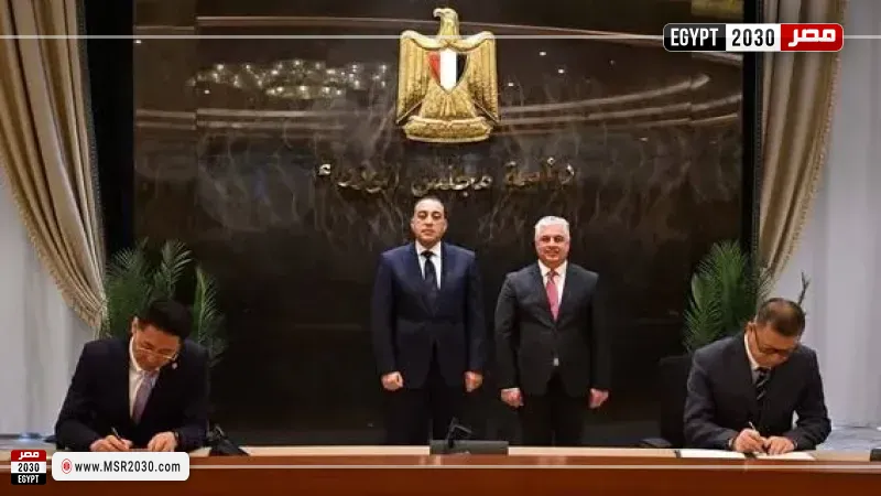 جانب من التوقيع 