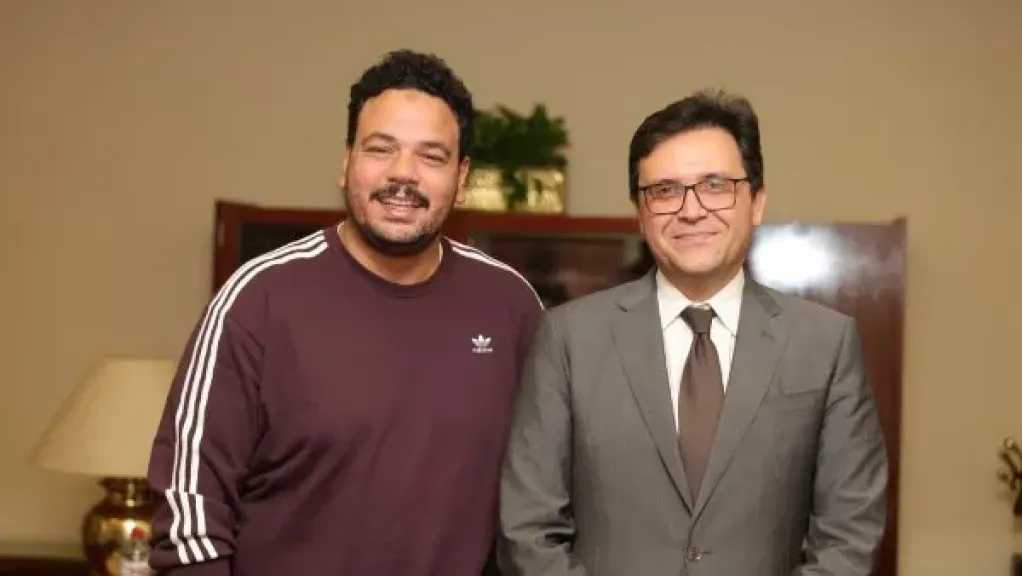 وزير الثقافة يلتقي الفنان مصطفى غريب لدعم المشروعات الفنية والشبابية