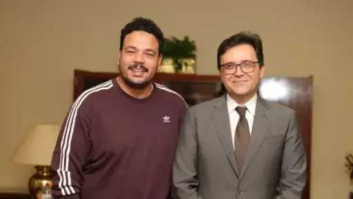 وزير الثقافة يلتقي الفنان مصطفى غريب لدعم المشروعات الفنية والشبابية