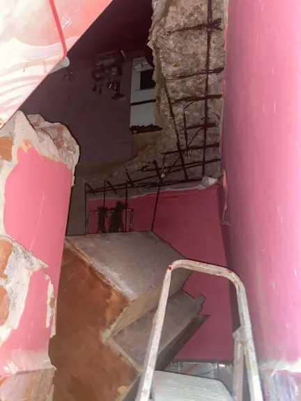 سقوط جزئي داخل عقار يهدد سكان الزاوية الحمراء.. وإخلاء 6 أسر