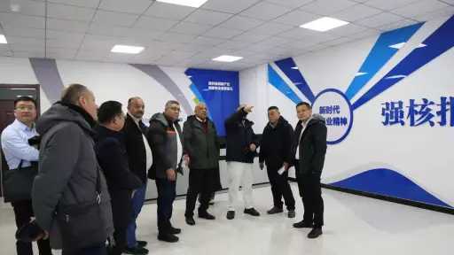 وزير الكهرباء يزور منجم للخامات ومصنع استخلاص العناصر الاستراتيجية بالصين