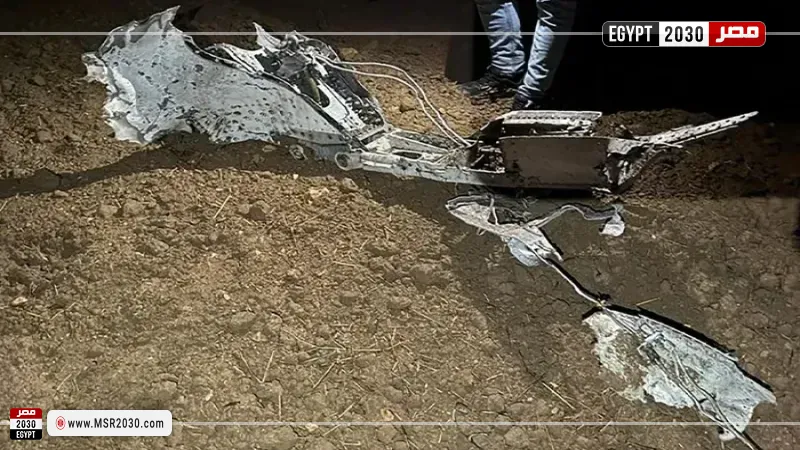 بقايا حطام من الطائرة الليبية العسكرية المنكوبة