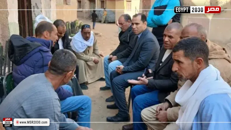 مدير عمل الفيوم خلال تقديم واجب العزاء