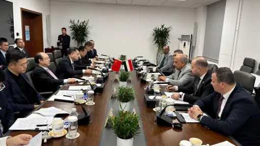 وزير الكهرباء يبحث مع مدير مجموعة شركات المؤسسة الوطنية الصينية للطاقة النووية سبل التعاون