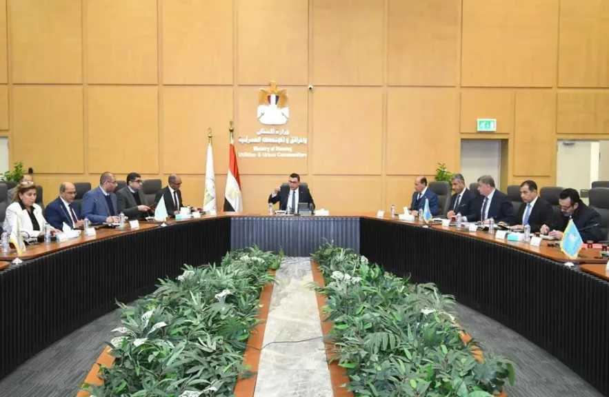 وزير الإسكان يعقد اجتماعا لمتابعة الموقف التنفيذي لمشروعات ”حياة كريمة” لتطوير قرى الريف المصري