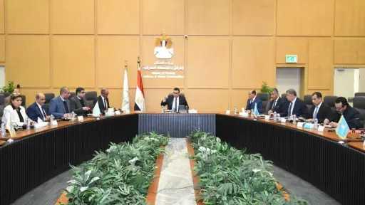 وزير الإسكان يعقد اجتماعا لمتابعة الموقف التنفيذي لمشروعات ”حياة كريمة” لتطوير قرى الريف المصري