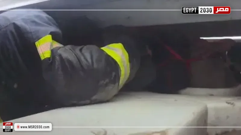 إنقاذ عاملين بالقاهرة