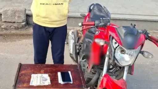 ضبط مرتكب سرقة دراجة نارية ومبلغ مالي بالإسكندرية بعد حادث مروري
