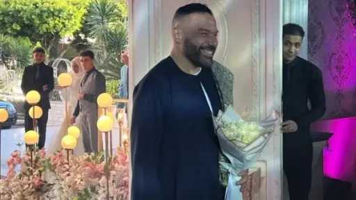محمد خميس يحتفل بزفافه بالجلباب الصعيدي