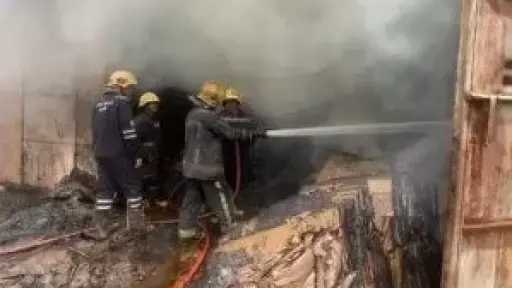 السيطرة على حريق مخزن خردة في مدينة نصر دون إصابات