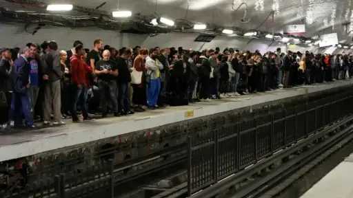 إصابة ثلاث سيدات بجروح جراء حادث طعن في مترو الأنفاق بباريس