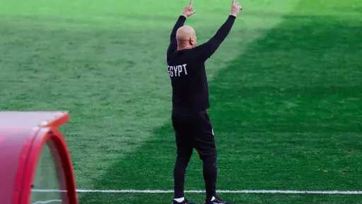 عمرو زكي: «حسام حسن أخطأ بخروج مرموش.. وصلاح رجل المباراة بالنسبة لي»