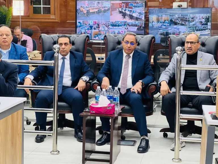 محافظ قنا يتابع جولة الإعادة لانتخابات مجلس النواب 2025 من مركز الشبكة الوطنية للطوارئ والسلامة